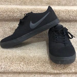 Black on black Nike SB tennis shoes